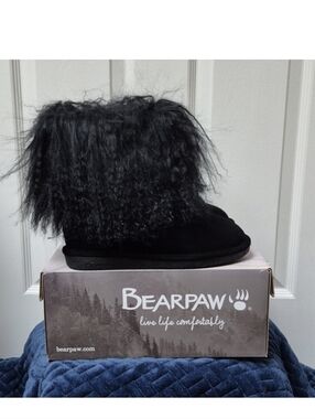BearPaw Boo Suede Black Curly Lamb Sheepskin Footbed Boots Size 8, New In Box!